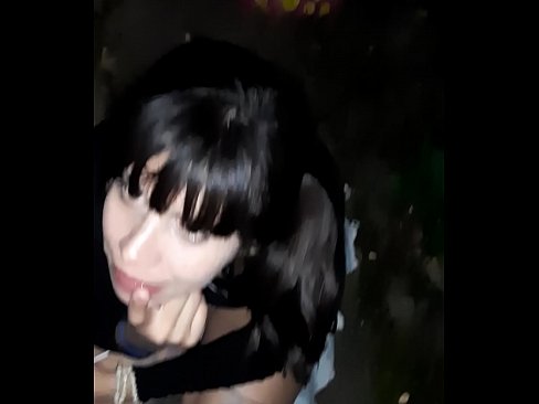 ❤️ Në rrugë penisi i fryrë në këmbim të karamele ❤  Seks tek ne ﹏