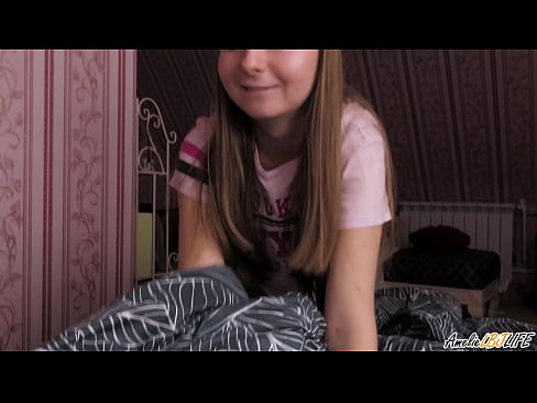 ❤️ Blondie thith thellë BFF-në e saj dhe merr spermë në gojën e saj ❤  Seks tek ne ﹏